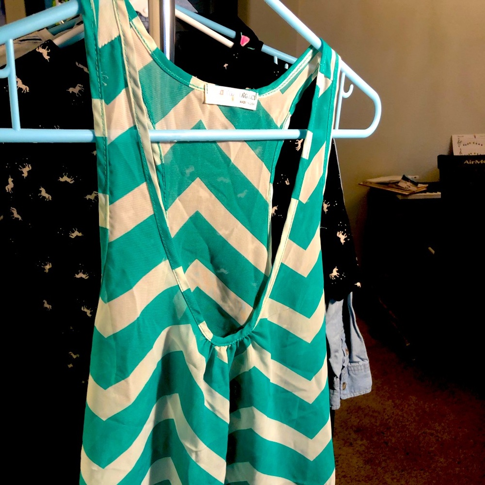 Sleeveless shirt